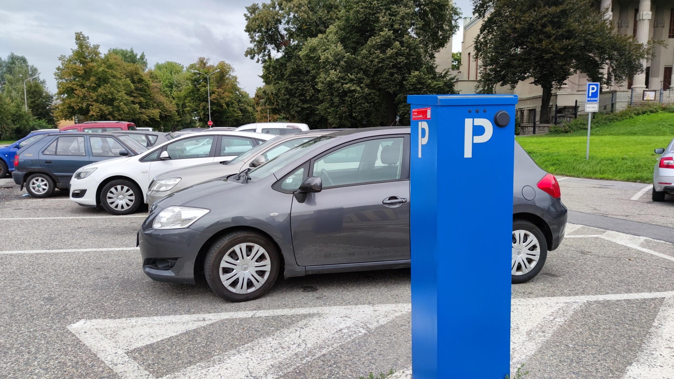 Parkování v centru Olomouce bude placené i o víkendech. Nově až do 22 hodin