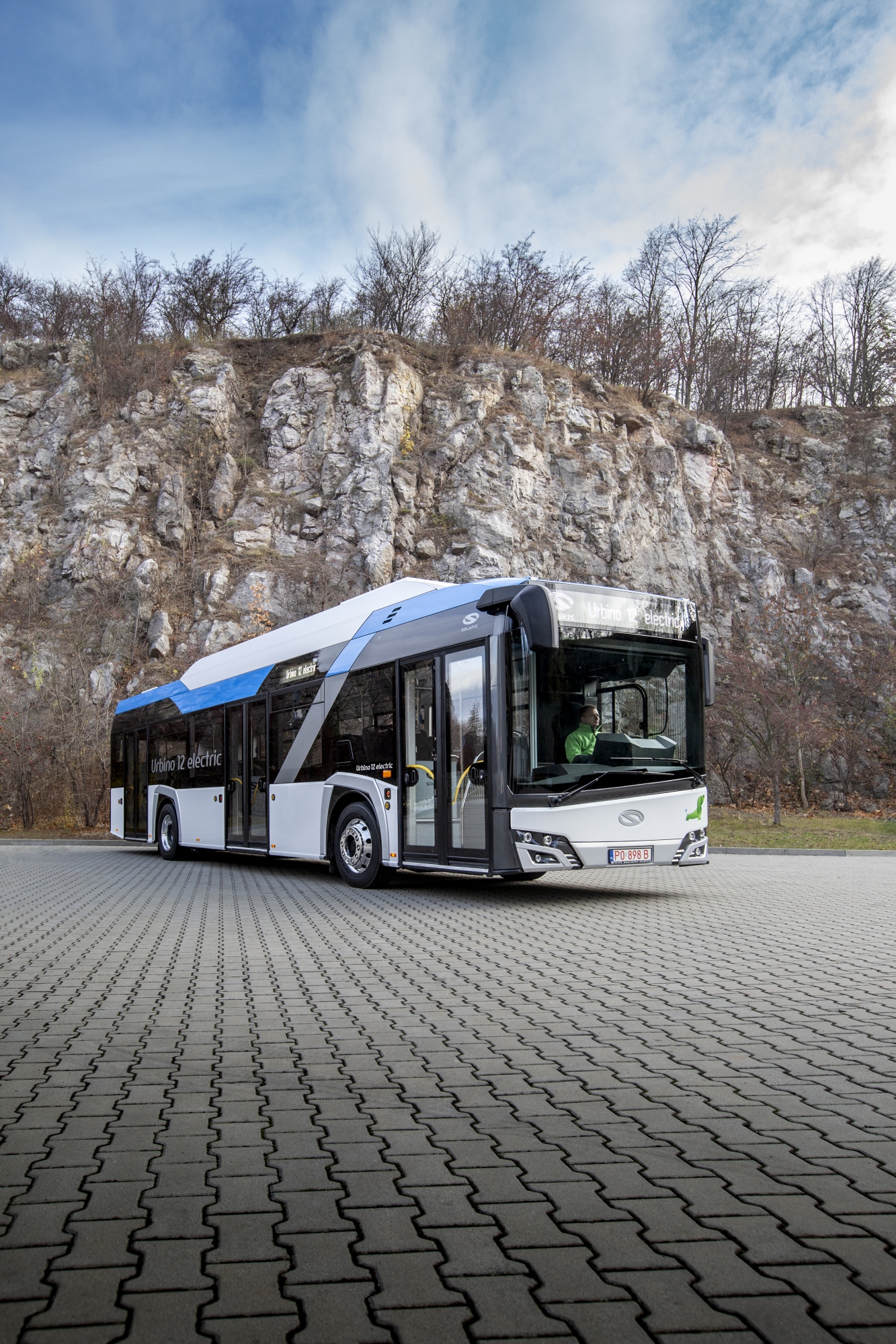 DPMO objednal 20 elektrobusů. Cena vozidel přesáhne 350 milionů korun
